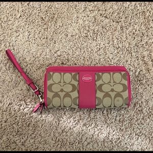 Coach Signature Wallet/Wristlet